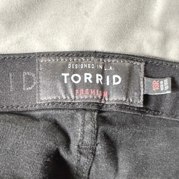 Torrid Black Distressed/Ripped Skinny Jeans – Plus Size - Picture 3 of 6